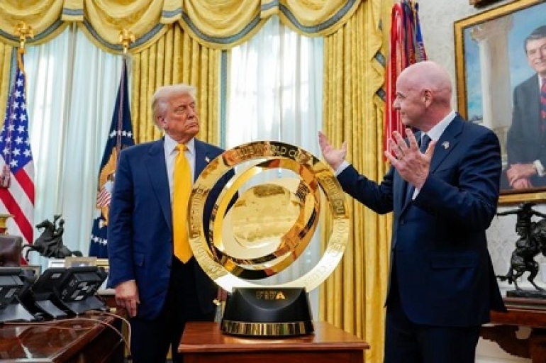 Mundial 2026: Gianni Infantino presenta el trofeo del Mundial de Clubes a Donald Trump