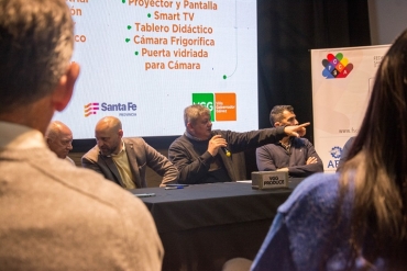 MUNICIPIO Y PROVINCIA FIRMARON UN CONVENIO PARA ADQUIRIR EQUIPAMIENTO PARA EL CENTRO DE FORMACIÓN PROFESIONAL Y CAPACITACIÓN LABORAL