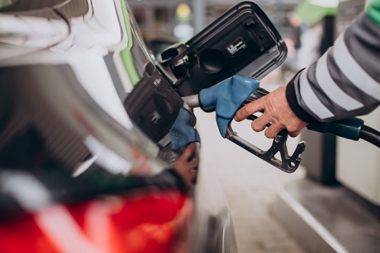 El Gobierno autorizó el autodespacho de combustible