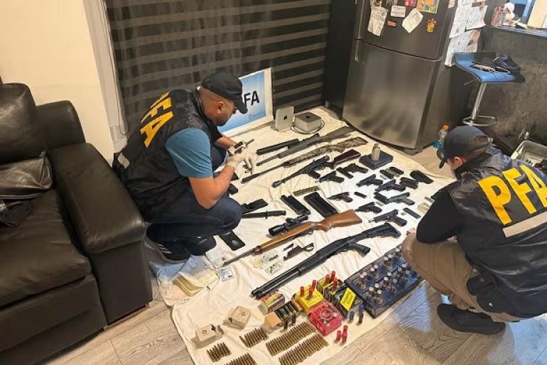 Hacían un allanamiento en un laboratorio narco y descubrieron un arsenal