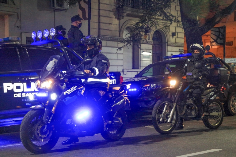 Apartaron de sus funciones a dos policías detenidos por robar u$s 1.500 durante un control de tránsito