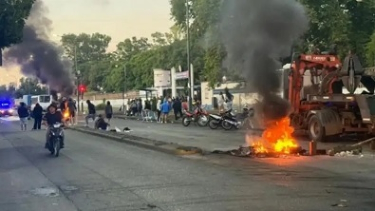 Protesta policial: Tensión en la Jefatura de Rosario