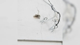 Balearon el frente de una casa cerca del Coloso