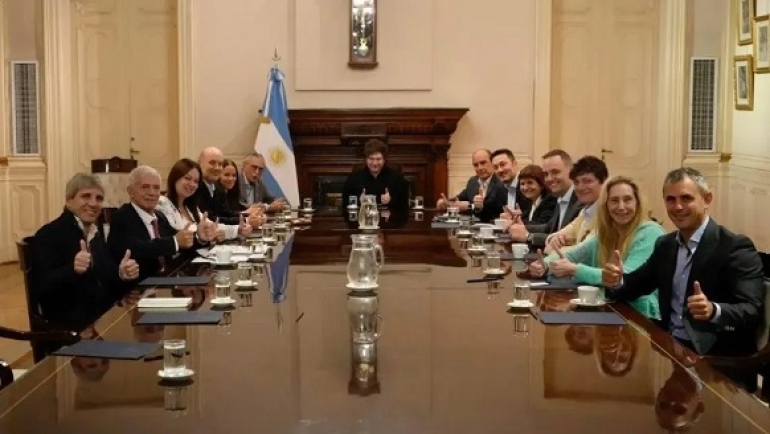 Caso YPF: Milei convoca a su gabinete en la Rosada para elaborar la estrategia judicial