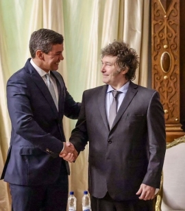 Crisis del Mercosur: Milei viaja de imprevisto a Paraguay para reunirse con el presidente Peña