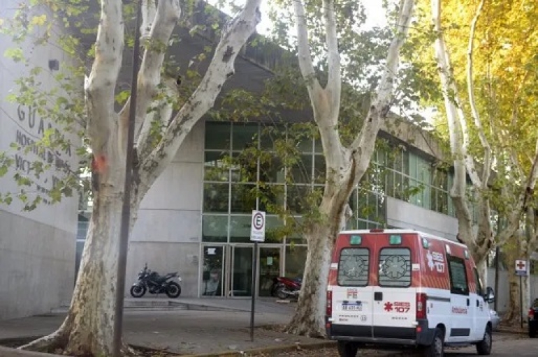 Detuvieron a una mujer por quemar y golpear a sus pequeños hijos