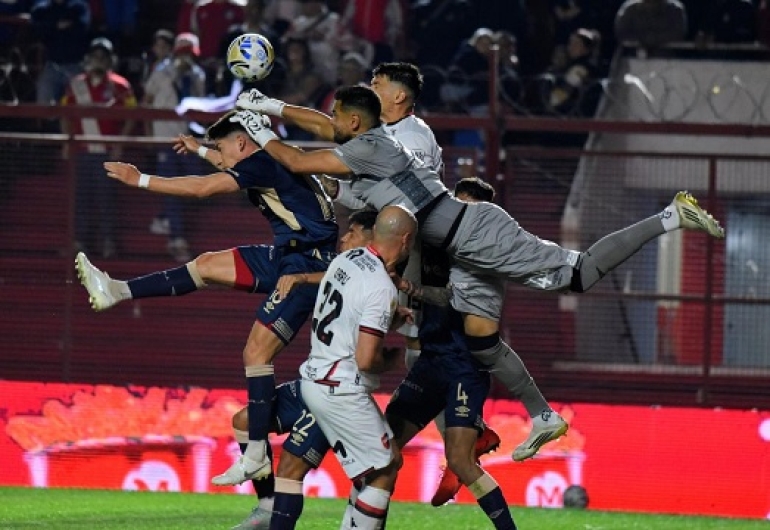Newell's se lo dieron vuelta y cayó 3 a 1 en su visita a Argentinos Juniors