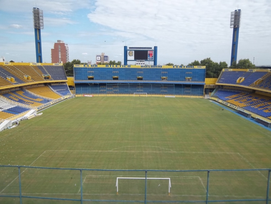 Central recibe al Racing campeón de Sudamericana con una tribuna vacía