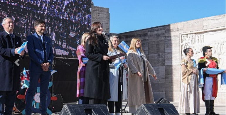 Villarruel sola en Rosario: "No hay otro lugar en Argentina para estar más que acá"