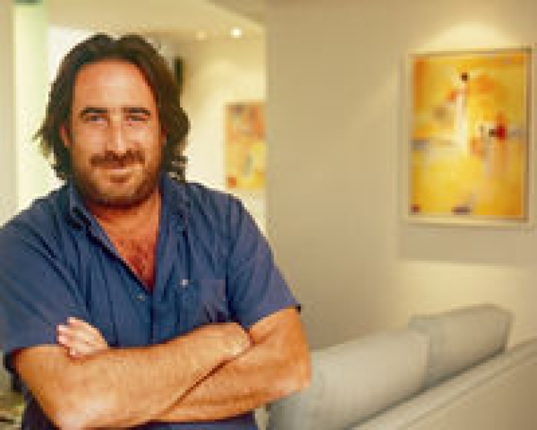 Quién es Rodrigo Figueroa Reyes, el publicista detrás de la comunicación del Gobierno de la Ciudad