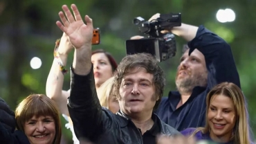 Milei cierra la campaña en Rosario entre libertarios y protestas