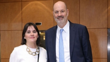 Denuncian a Federico Sturzenegger por el contrato millonario de Cancillería con la organización que preside su esposa