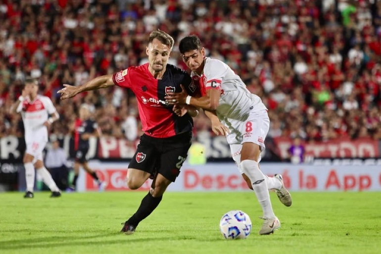 Newell's  enfrenta a Argentinos en La Paternal