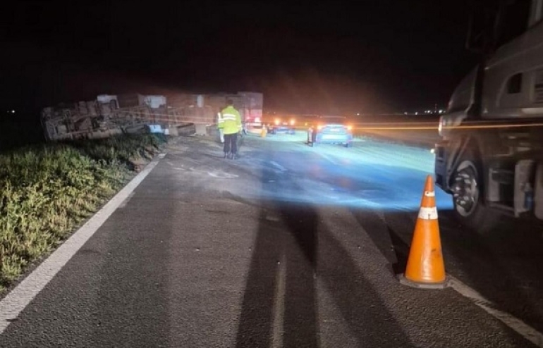 Corte en autopista Rosario-Buenos Aires sufrió un de tránsito por un choque de camiones