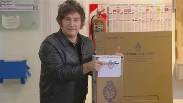 Javier Milei votó en Almagro acompañado por su hermana