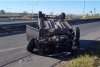 Perdi&oacute; el control del auto y volc&oacute; en Circunvalaci&oacute;n y Uriburu