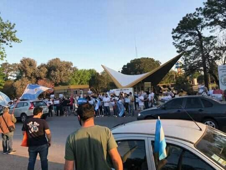 Trabajadores del Liceo Aeronáutico de Funes paran este miércoles