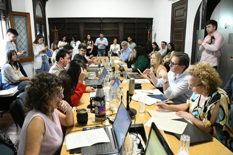 Inteligencia Artificial en la gestión pública municipal: El concejo abordó el tema propuesto por la Intendencia