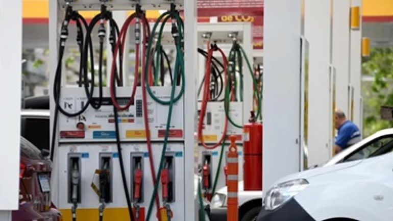 Las petroleras se suman a YPF para frenar subas de combustibles por 45 días