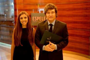 El presidente Javier Milei junto a la ingeniera biomédica y aspirante a astronauta, Noel de Castro