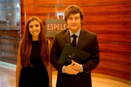 El presidente Javier Milei junto a la ingeniera biomédica y aspirante a astronauta, Noel de Castro