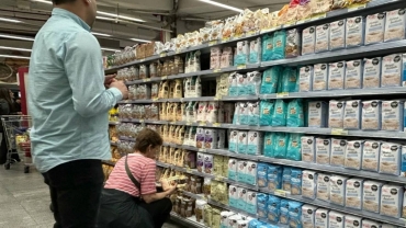 Aunque bajó la inflación, el consumo de los hogares volvió a caer en junio