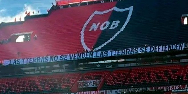 "Las tierras no se venden, las tierras se defienden” polémico secuestro de bandera