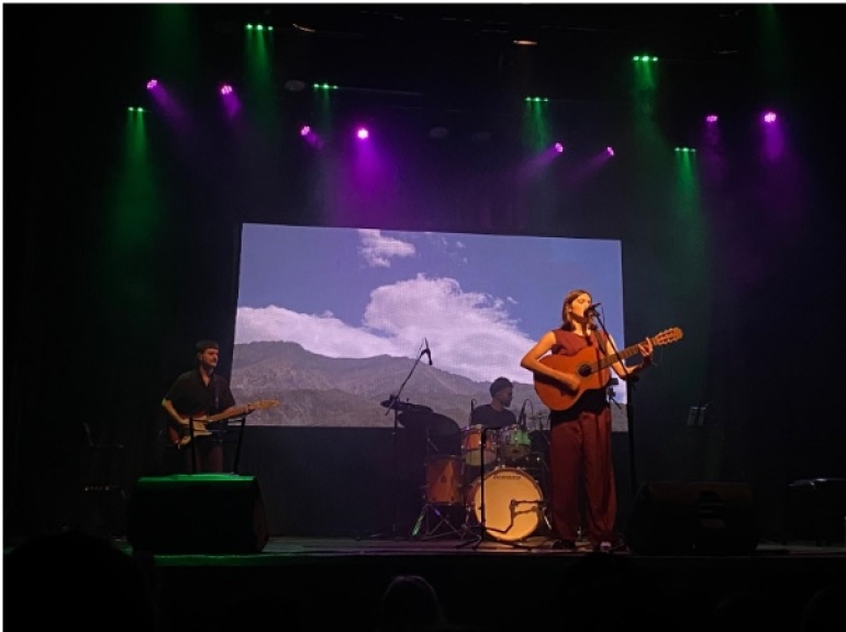 Ele Mariani presentó “Paz y guerra” en la Sala Lavarden