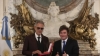 El presidente condecor&oacute; a Andrea Bocelli que cant&oacute; en la Casa Rosada