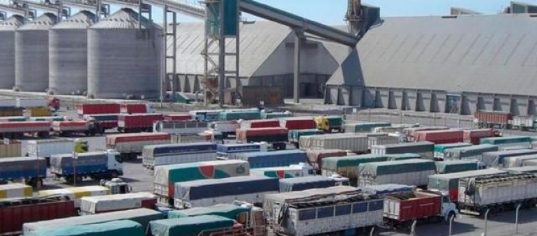 Como ordenar el ingreso de 2 millones de camiones a los puertos del Gran Rosario?