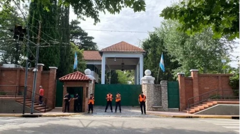 Apareció muerto un custodio haciendo guardia en la Quinta de Olivos