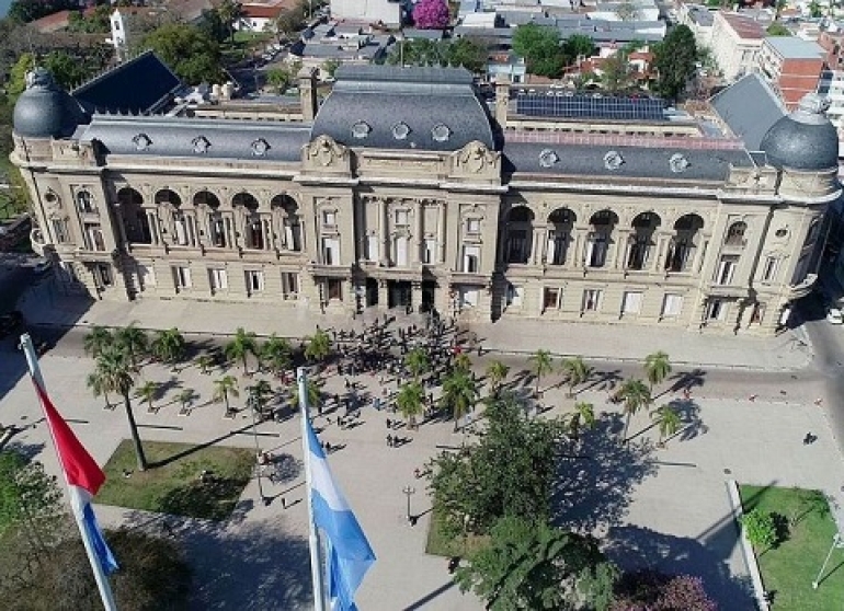 La Provincia pagará a los estatales de forma automática la diferencia por la inflación