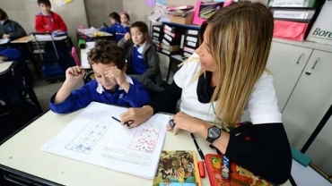 Asistencia perfecta: La Provincia seguirá premiando a los docentes