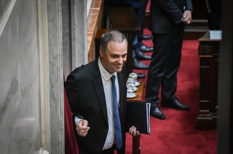 Adorni: "Ahorramos en negro 25 años"