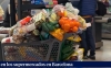 Colas y estanter&iacute;as vac&iacute;as en los supermercados