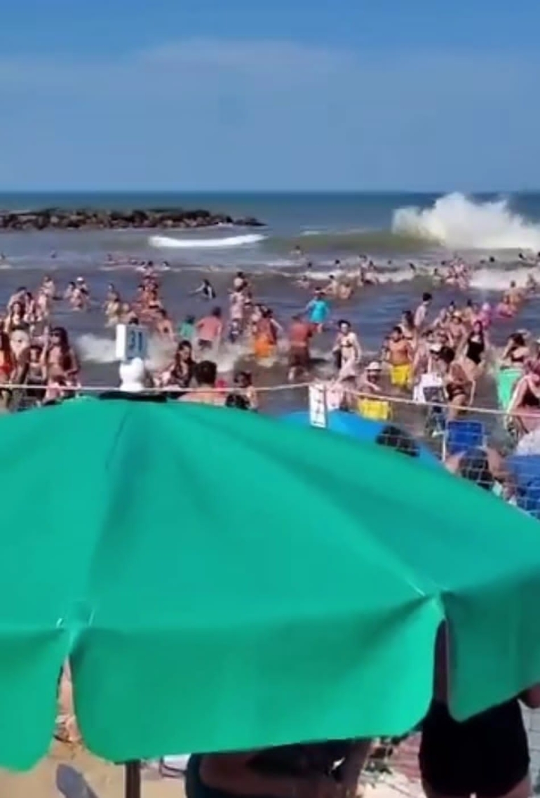 Guardavidas de Santa Clara del Mar: “El caudal de agua se retiró y avanzó”