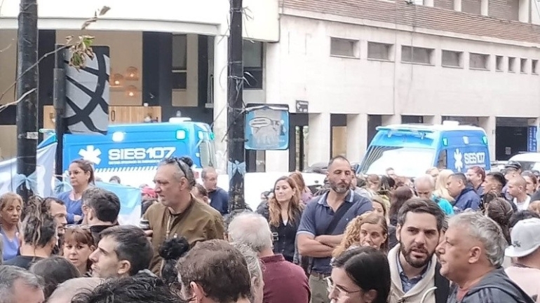 Protesta de municipales, amenaza de paro de trabajadores y denuncia de Javkin