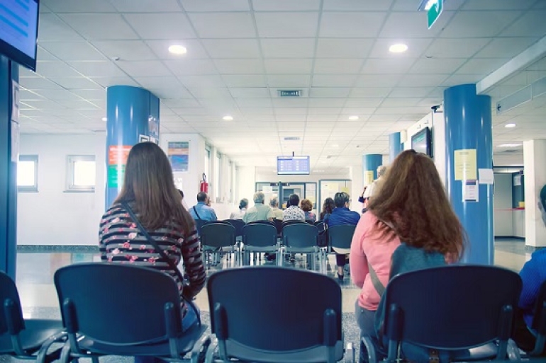 El Gobierno reglamentó el pago de los extranjeros no residentes por la atención en hospitales nacionales