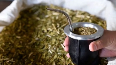 Decreto polémico: Tomar mate podrá salir más caro