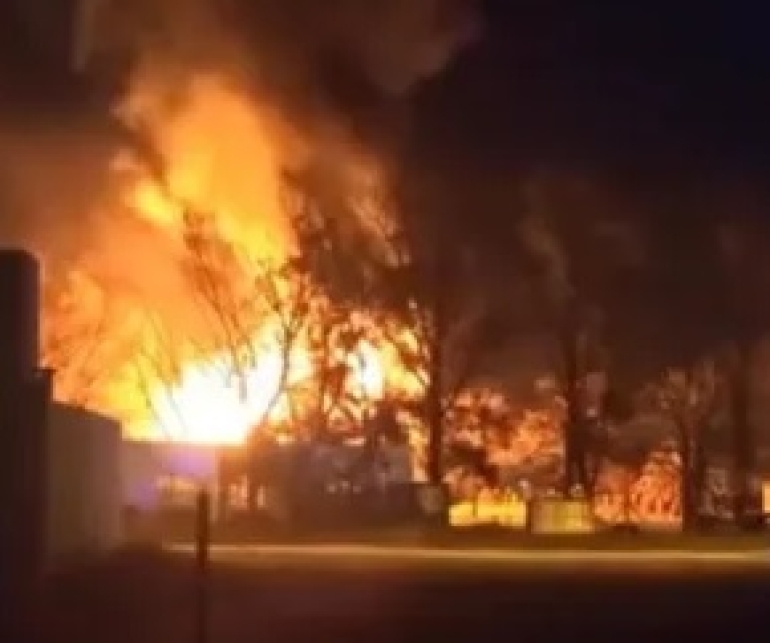 Ardió parte del colegio Montessori de Funes