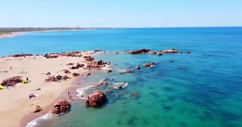 La playa patagónica de aguas turquesas que muchos comparan con Grecia