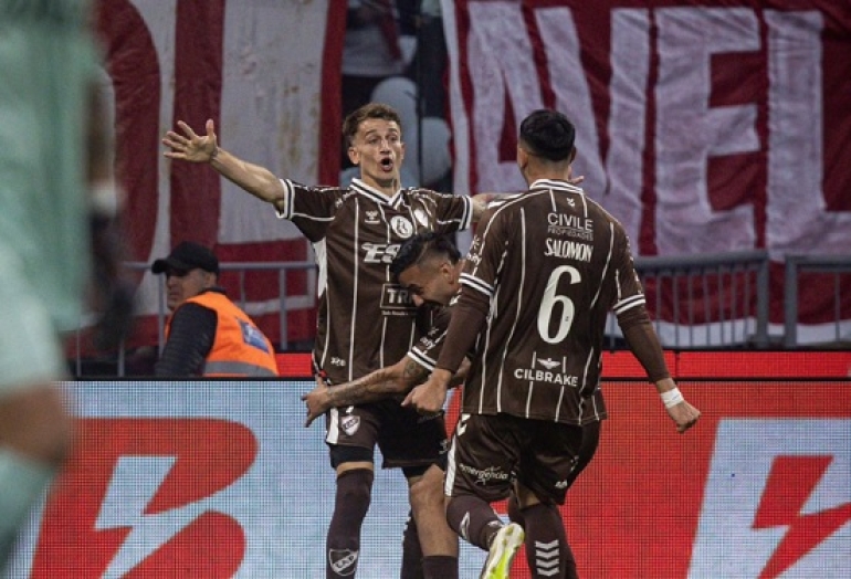 ¡Platense campeón! Le ganó por 1-0 a Huracán y conquistó el primer título de su historia