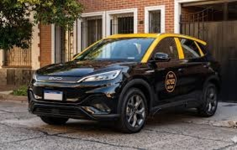 Habilitan taxis eléctricos para el servicio público de taxis