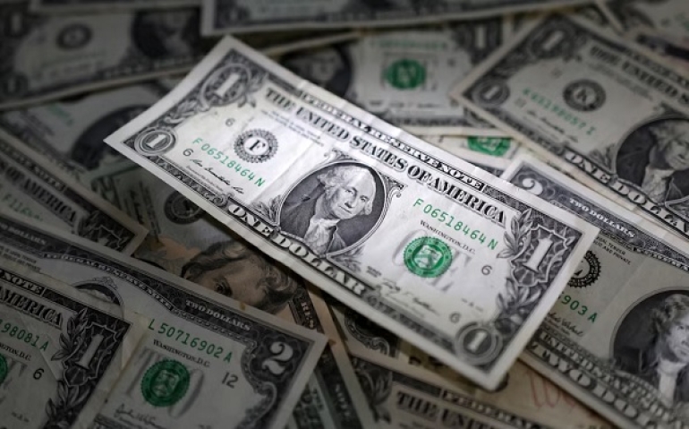 Baja el dólar a pesar de las compras de divisas del Banco Central