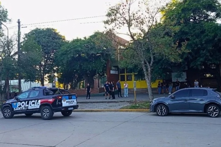 San Cristóbal: un alumno entró armado a su escuela y mató a un compañero