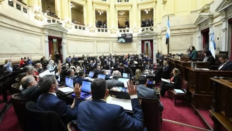 La oposición logró aprobar el aumento a jubilados y continúa el debate en el Senado