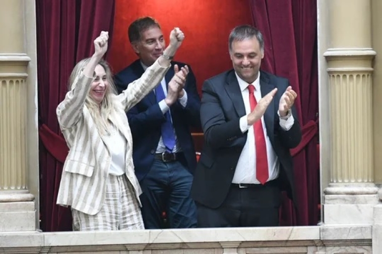 El Gobierno logró la sanción de la Reforma Laboral en la Cámara de Diputados y ahora el proyecto vuelve al Senado