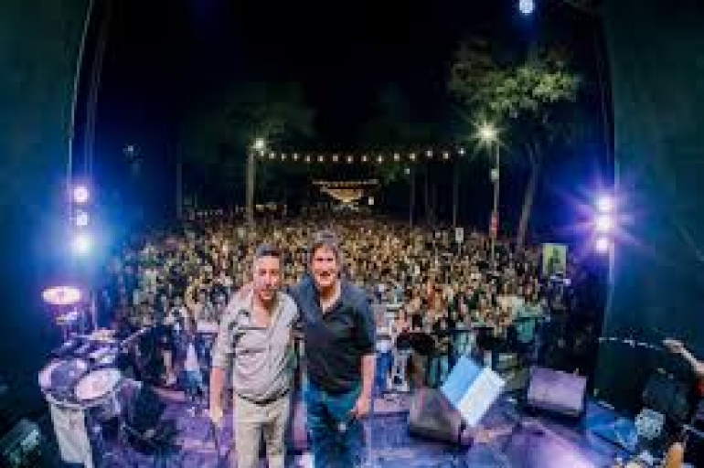 Piñas, agresiones y escándalo en Funes