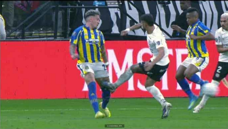 Central se despidió de la Copa, con un hombre de más perdió con Corinthians