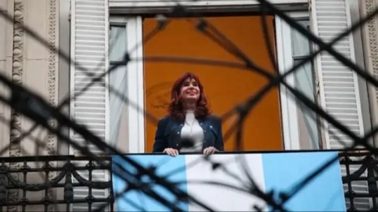 Internaron a Cristina Kirchner por una dolencia abdominal